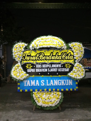 Papan Bunga Duka di Simpang Kramat